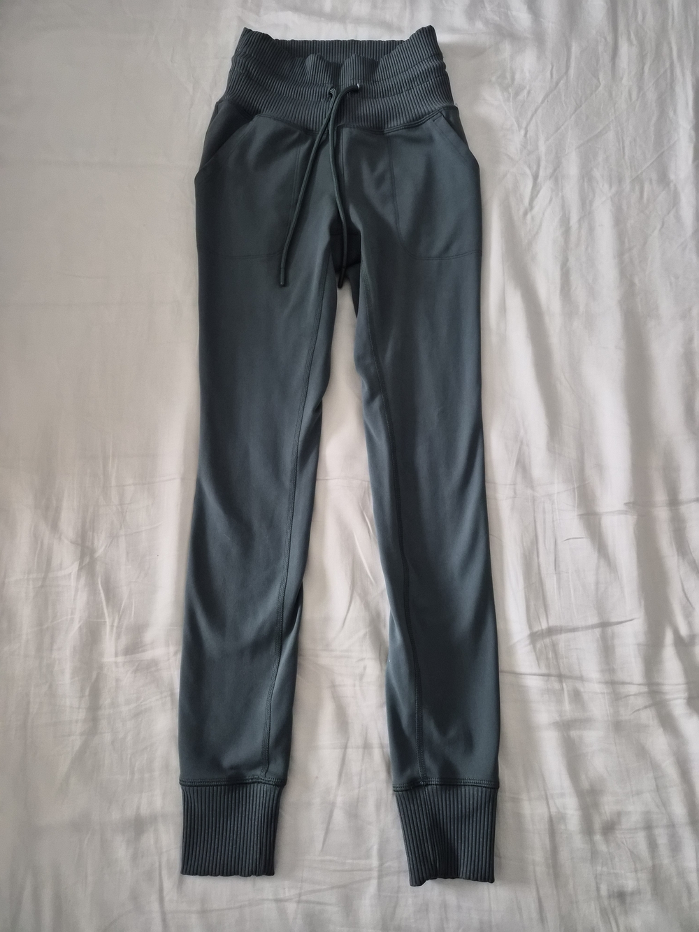 Avalanche Jogger Leggings in Soft Pine